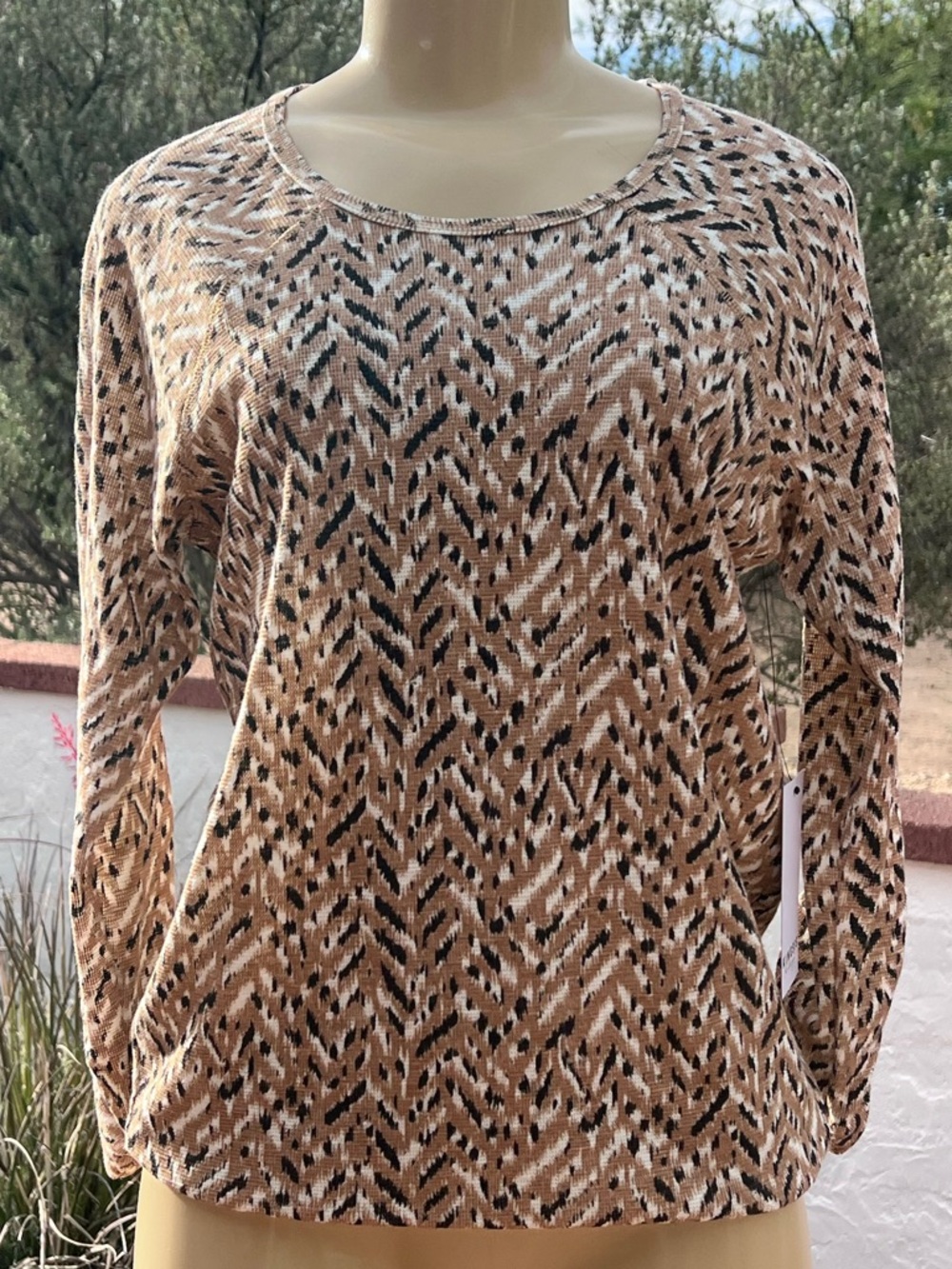 NWT $49 Kinesis Animal Print Ruched Sleeve Top – XS